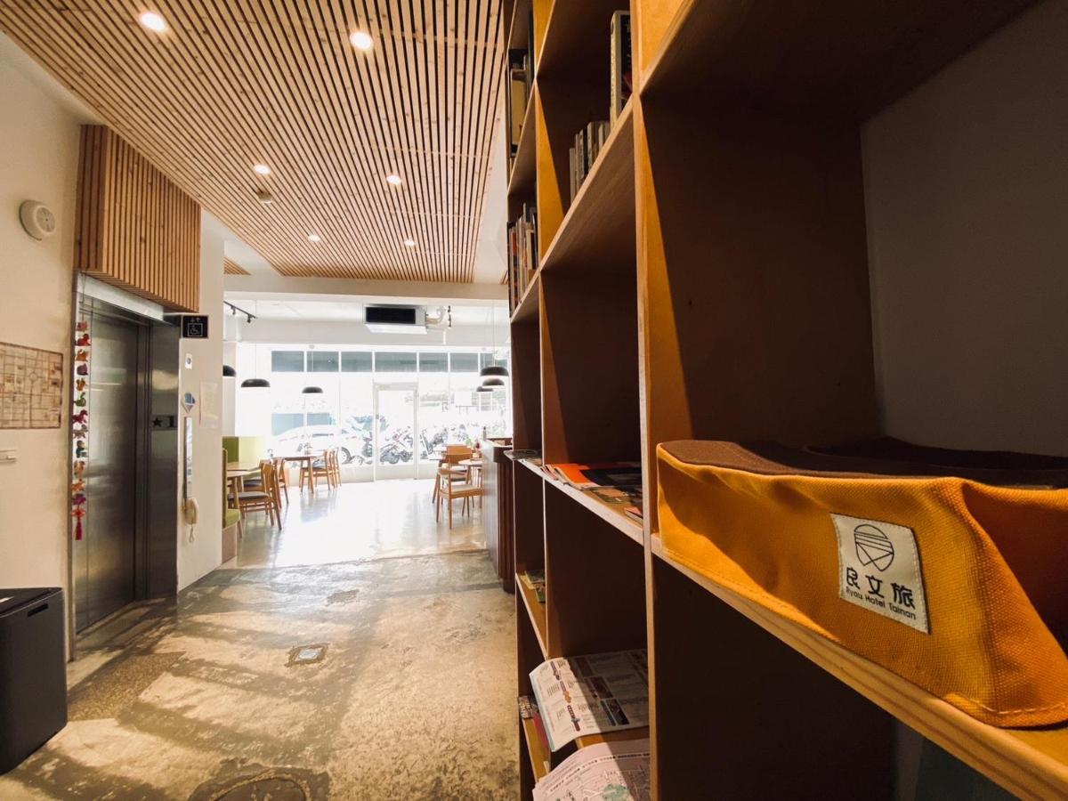 良文旅 Ryou Hotel Tainan Buitenkant foto